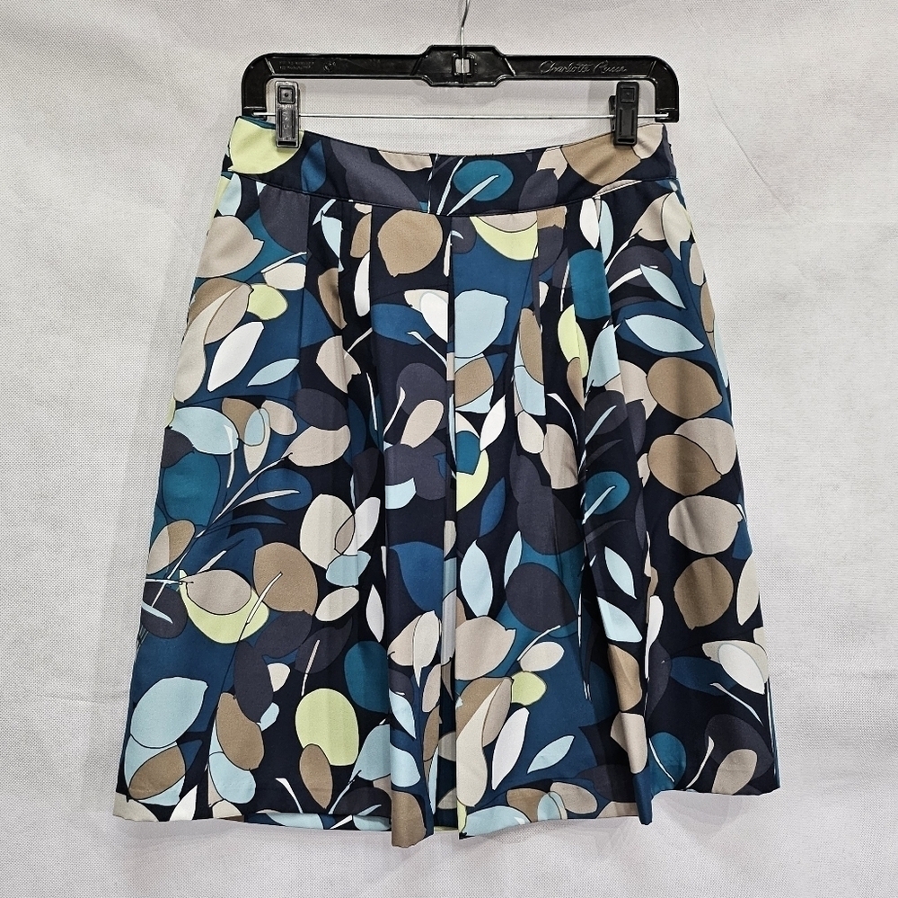 Ann Taylor Petite Pleated Knee Length Skirt 100% Polyester Leaf Pattern Size 4P